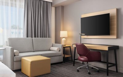Staybridge Suites Montréal Airport - St-Laurent by IHG