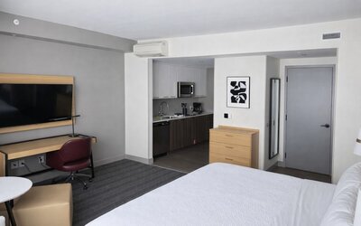 Staybridge Suites Montréal Airport - St-Laurent by IHG