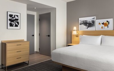Staybridge Suites Montréal Airport - St-Laurent by IHG