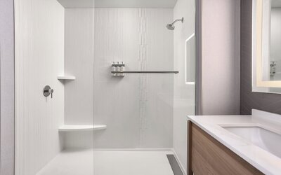 Staybridge Suites Montréal Airport - St-Laurent by IHG