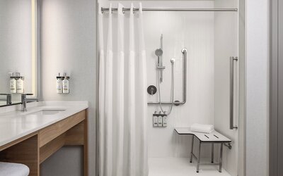 Staybridge Suites Montréal Airport - St-Laurent by IHG