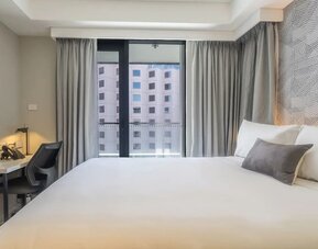 Comfortable delux king with work desk at Hotel Kith.