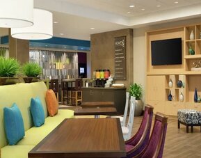 Lounge and coworking space at Home2 Suites By Hilton Dallas Medical District Lovefield.