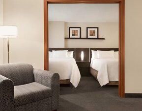 Embassy Suites Montréal by Hilton