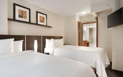 Embassy Suites Montréal by Hilton