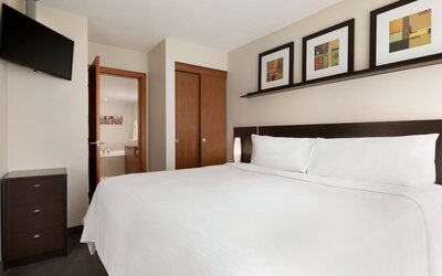 Embassy Suites Montréal by Hilton