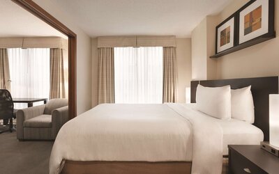 Embassy Suites Montréal by Hilton