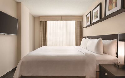 Embassy Suites Montréal by Hilton