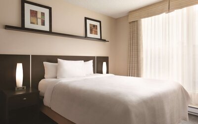 Embassy Suites Montréal by Hilton