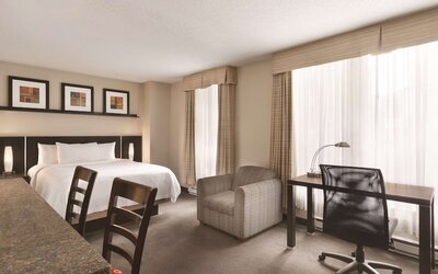 Embassy Suites Montréal by Hilton