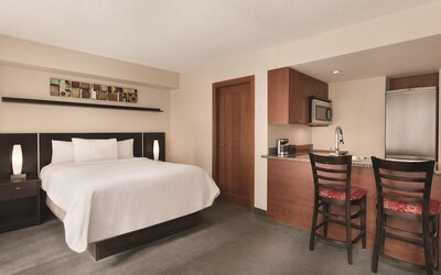 Embassy Suites Montréal by Hilton