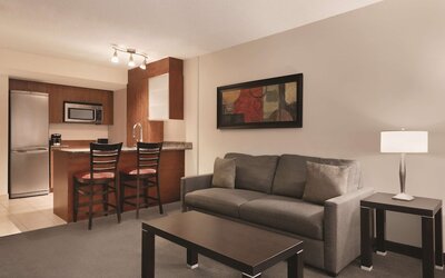 Embassy Suites Montréal by Hilton