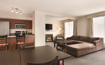 Embassy Suites Montréal by Hilton