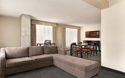 Embassy Suites Montréal by Hilton