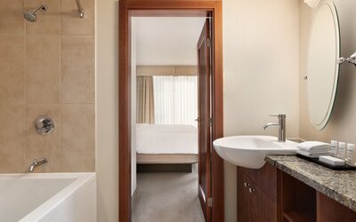 Embassy Suites Montréal by Hilton