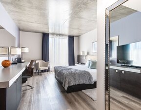 HOTEL 10
