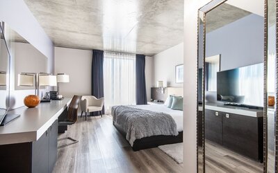 HOTEL 10