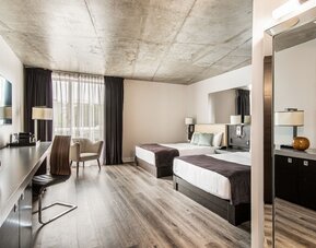 HOTEL 10