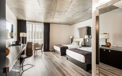 HOTEL 10