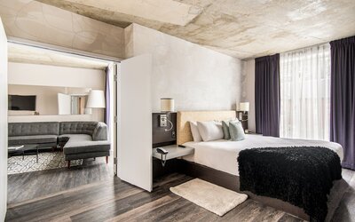 HOTEL 10