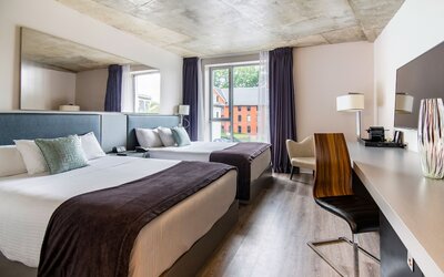 HOTEL 10