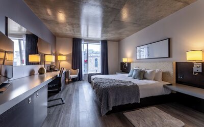 HOTEL 10