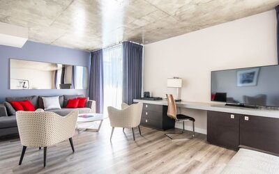 HOTEL 10