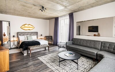 HOTEL 10