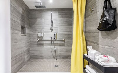 HOTEL 10