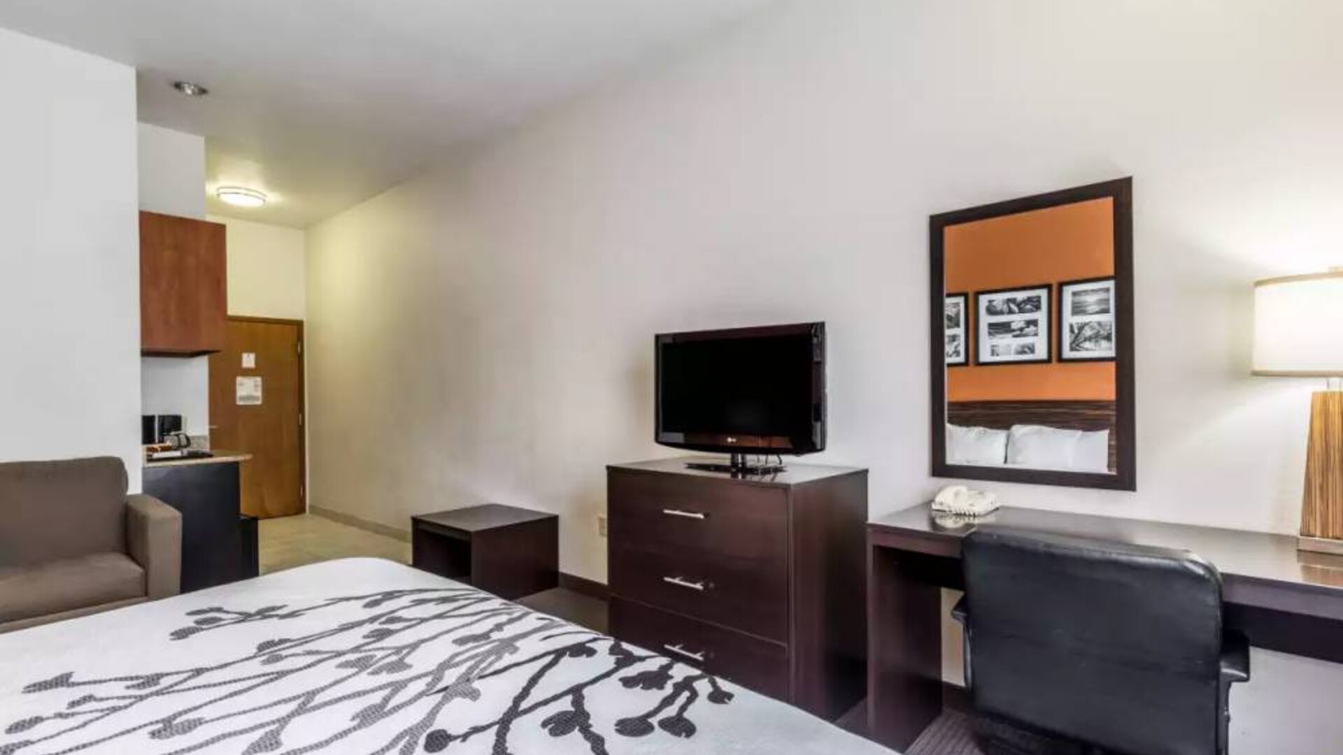 Day use room amenities at Sleep Inn & Suites Stafford - Sugar Land.
