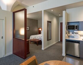 Le Square Phillips Hotel And Suites