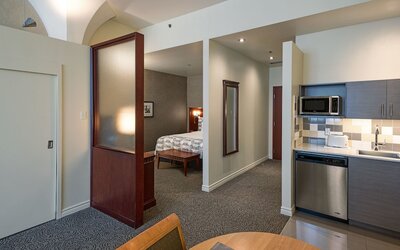 Le Square Phillips Hotel And Suites