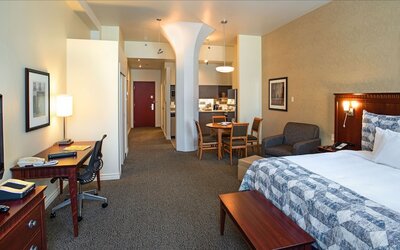 Le Square Phillips Hotel And Suites