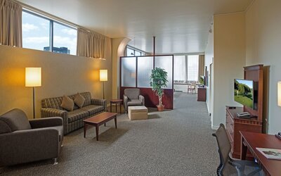 Le Square Phillips Hotel And Suites