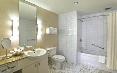 Le Square Phillips Hotel And Suites