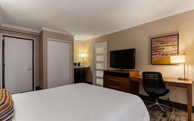 Best Western Ville-Marie Montreal Hotel & Suites