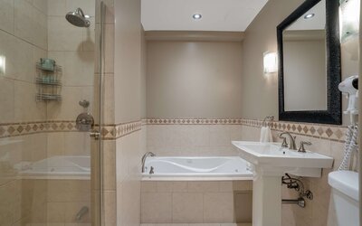 Best Western Ville-Marie Montreal Hotel & Suites