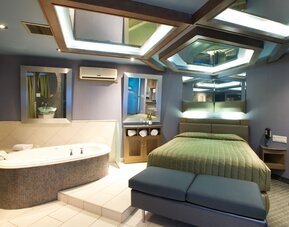 Le Chabrol Hotel & Suites
