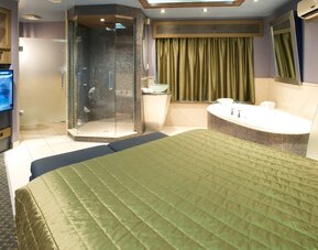 Le Chabrol Hotel & Suites