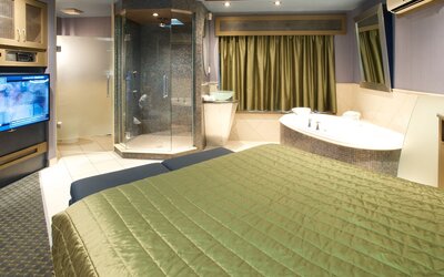 Le Chabrol Hotel & Suites