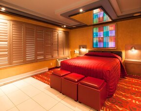 Le Chabrol Hotel & Suites