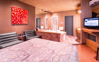 Le Chabrol Hotel & Suites
