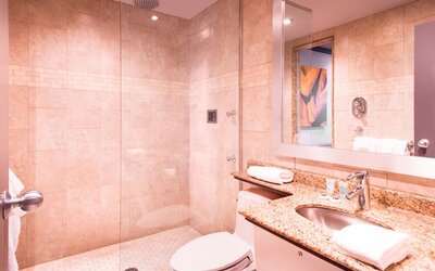 Le Chabrol Hotel & Suites