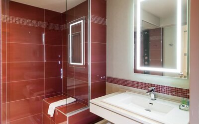 Le Chabrol Hotel & Suites