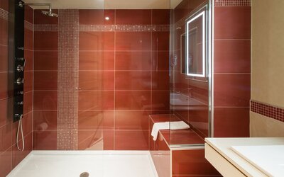 Le Chabrol Hotel & Suites