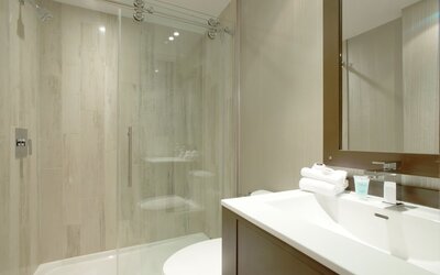 Le Chabrol Hotel & Suites