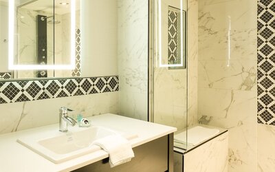 Le Chabrol Hotel & Suites