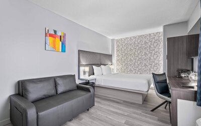 Travelodge Hotel by Wyndham Montreal Centre
