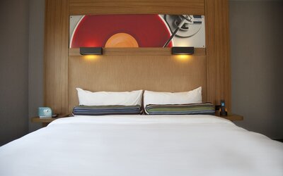 Aloft by Marriott Montreal Airport