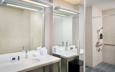 Aloft by Marriott Montreal Airport